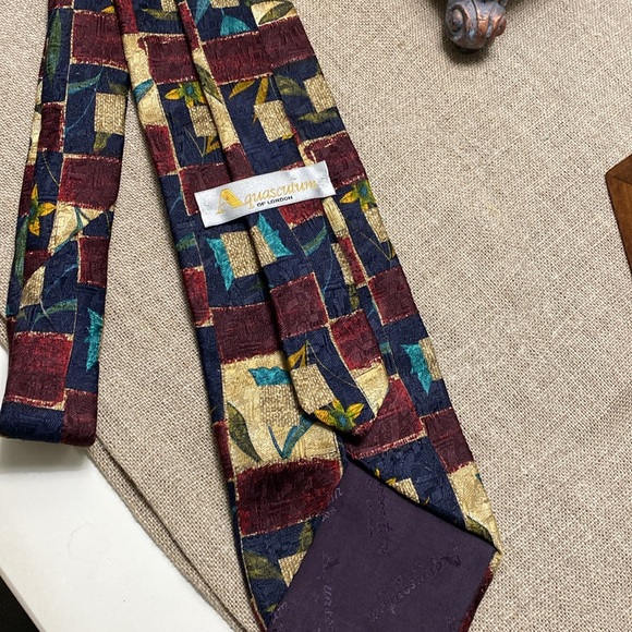Aquascutum of London 100%silk vintage tie - Picture 7 of 10